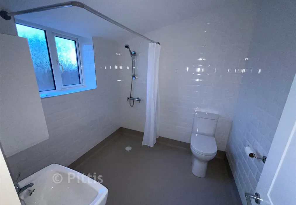 Wet Room - Adelaide Grove, East Cowes, Isle of Wight - Wards of Kent