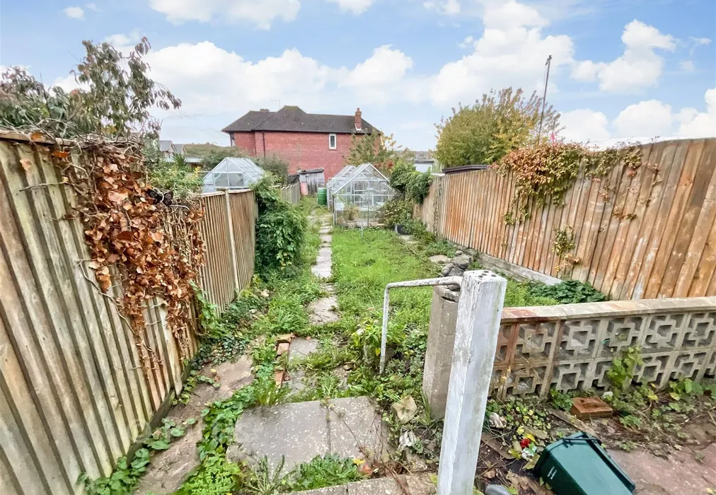 Garden - Adelaide Grove, East Cowes, Isle of Wight - Wards of Kent