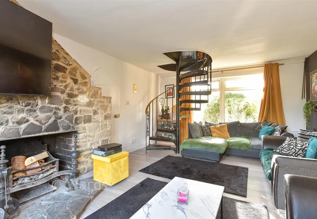 Lounge - Lower Road, Faversham, Kent - Wards of Kent