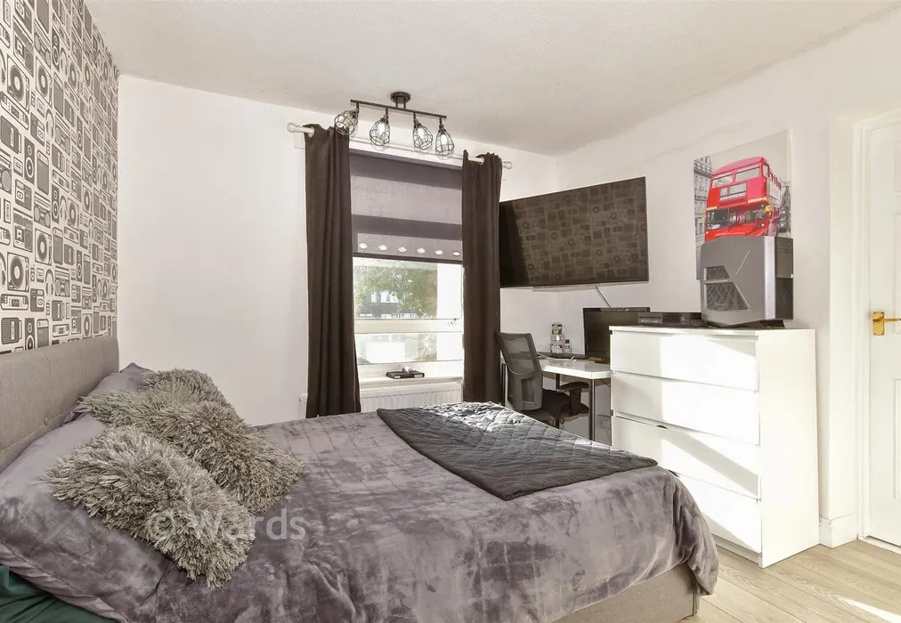 Bedroom 3 - Lower Road, Faversham, Kent - Wards of Kent