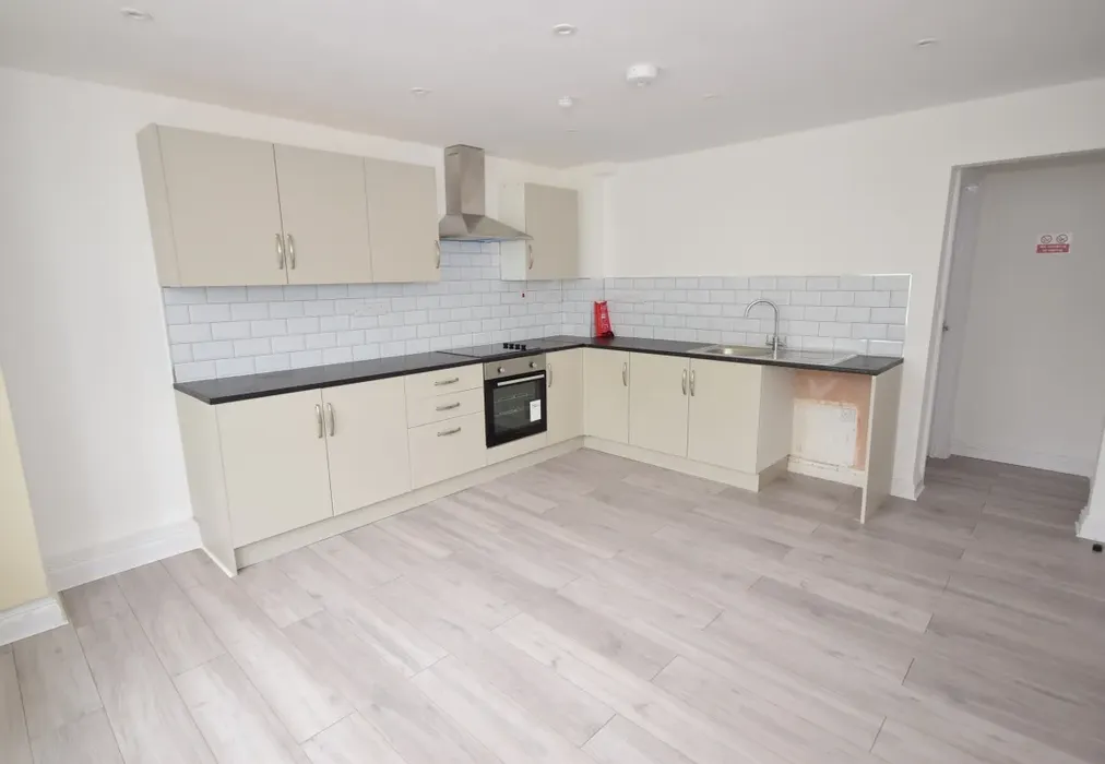 kitchen - Hillside Avenue Strood ME2 - Wards of Kent