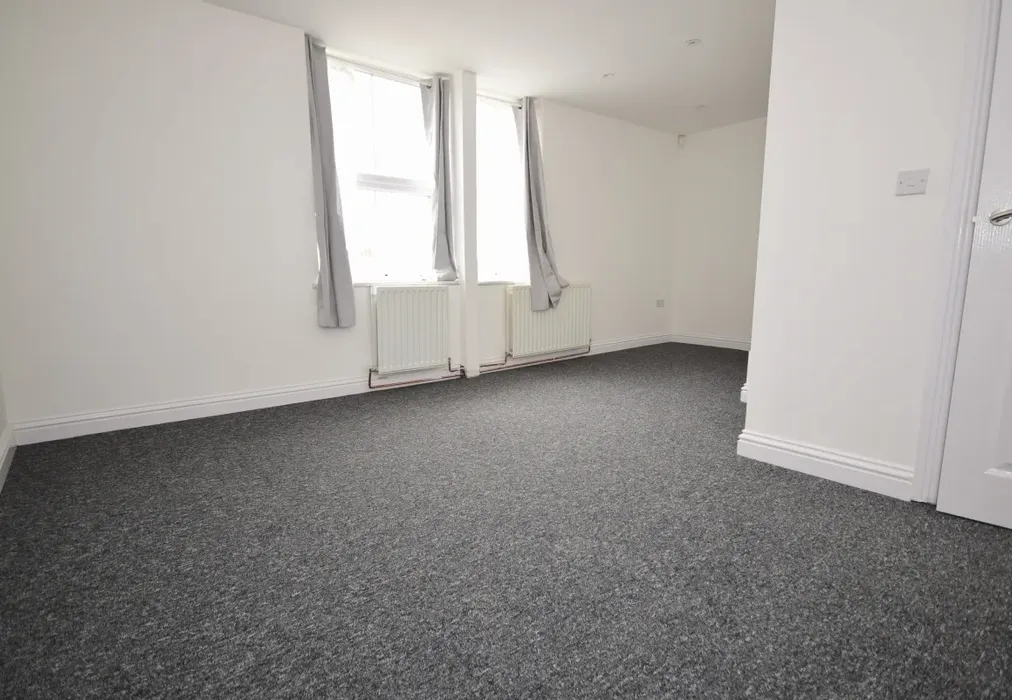 bed 1 - Hillside Avenue Strood ME2 - Wards of Kent