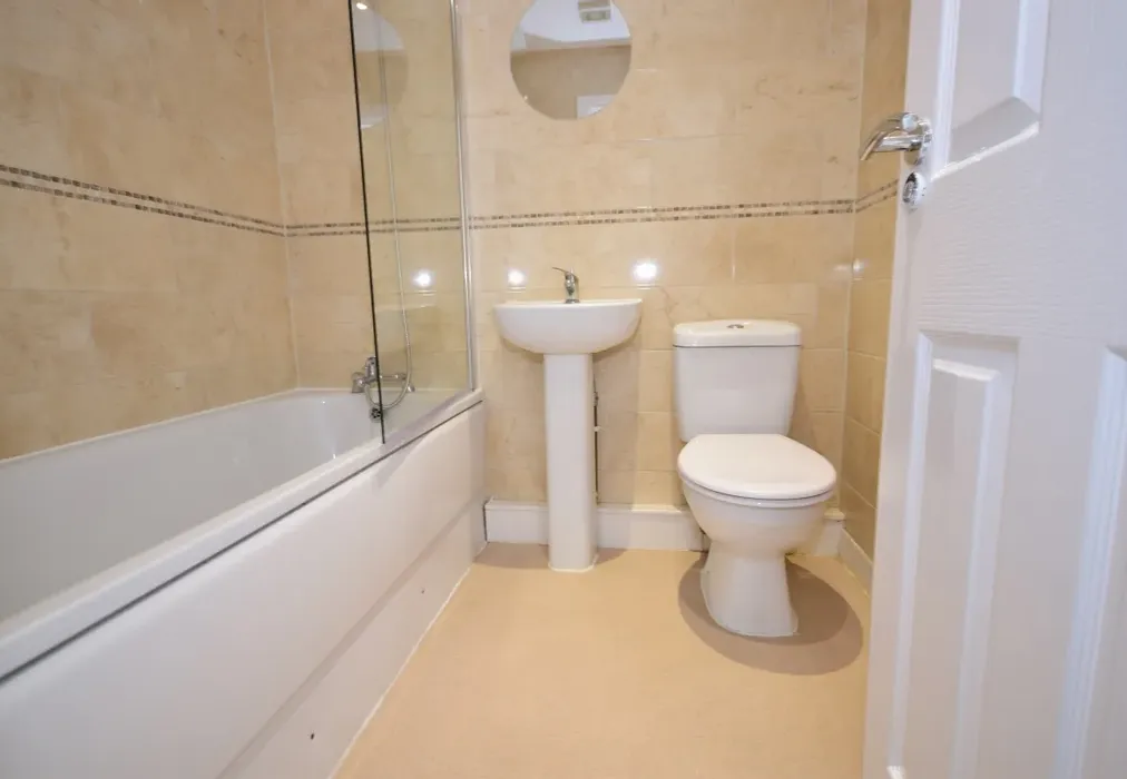 bathroom - Hillside Avenue Strood ME2 - Wards of Kent