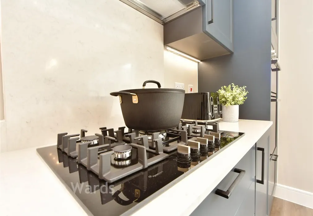 Lifestyle Image - Ham Road, Faversham Lakes, Faversham, Kent - Wards of Kent