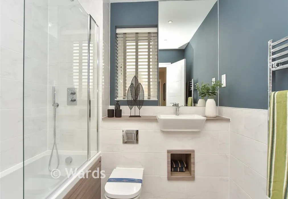 Bathroom - Ham Road, Faversham Lakes, Faversham, Kent - Wards of Kent