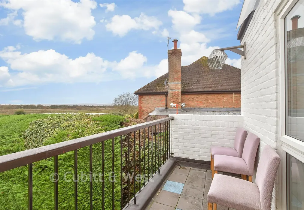 Balcony / Terrace - Lower Street, Pulborough, West Sussex - Wards of Kent