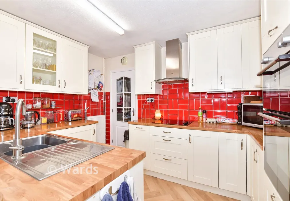 Kitchen - Richmond Way, Maidstone, Kent - Wards of Kent