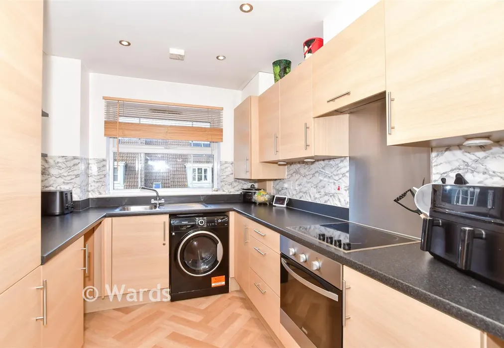 Kitchen - Hawkes Way, Maidstone, Kent - Wards of Kent