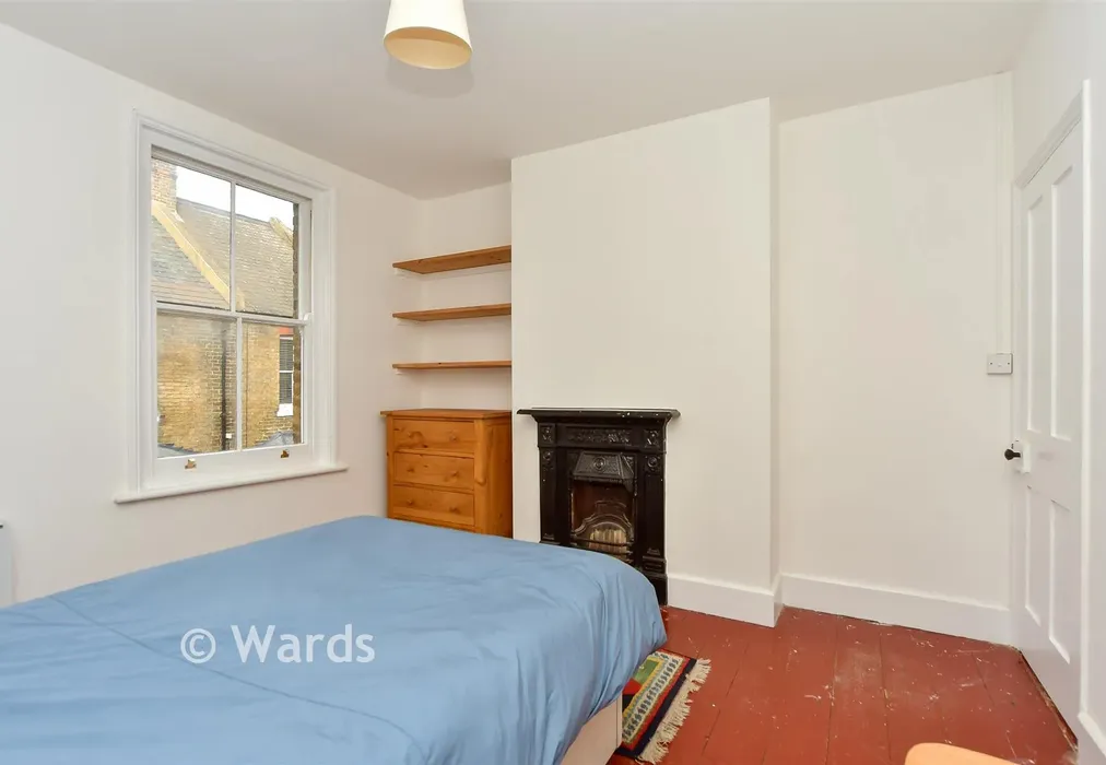 Bedroom 1 - St. Peter's Grove, Canterbury, Kent - Wards of Kent