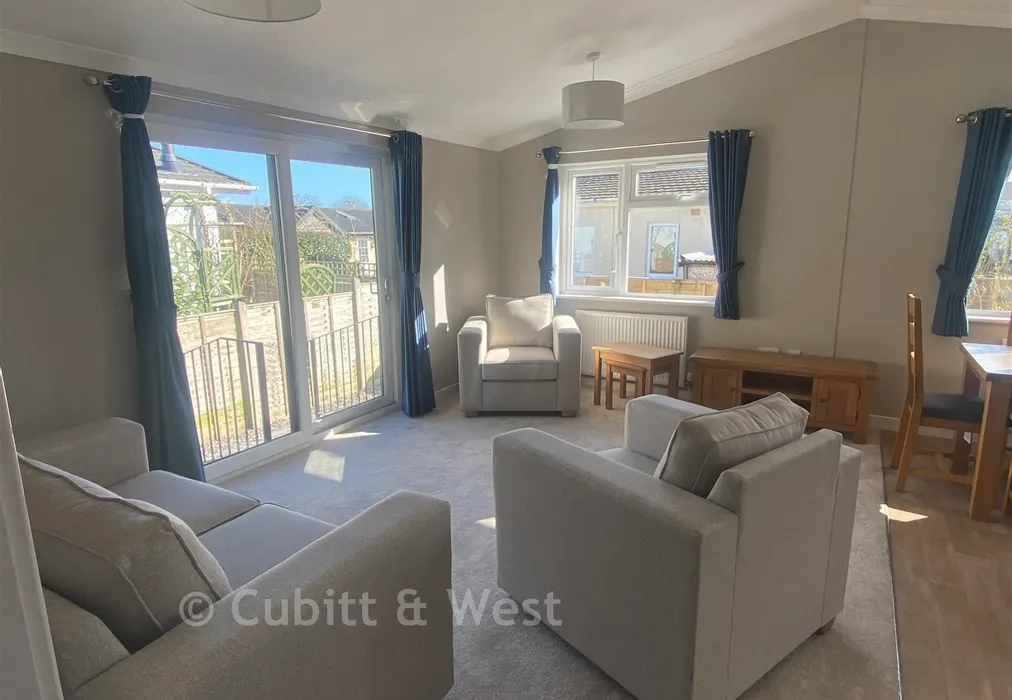 Lounge - Durford Road, Petersfield, Hampshire - Wards of Kent