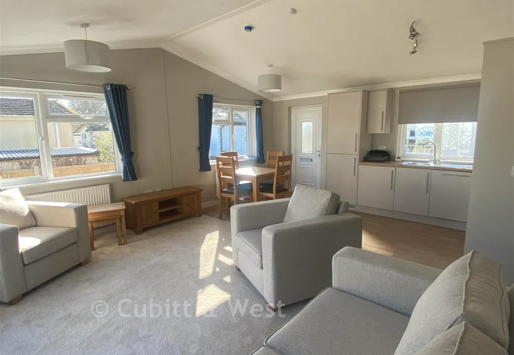 Lounge - Durford Road, Petersfield, Hampshire - Wards of Kent