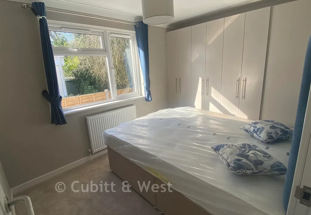Bedroom 1 - Durford Road, Petersfield, Hampshire - Wards of Kent
