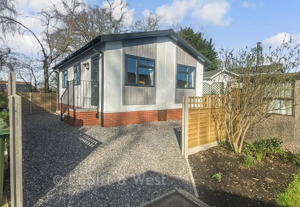 Front 1 - Durford Road, Petersfield, Hampshire - Wards of Kent