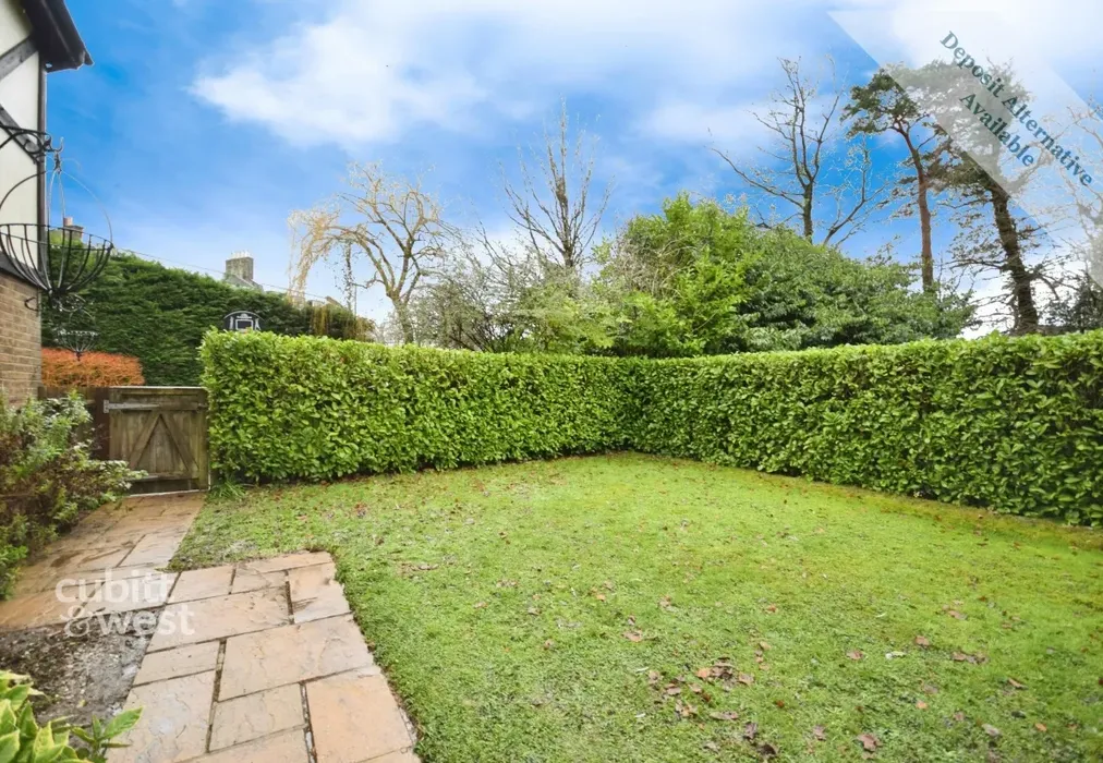 Garden - Crawley Lane Crawley RH10 - Wards of Kent