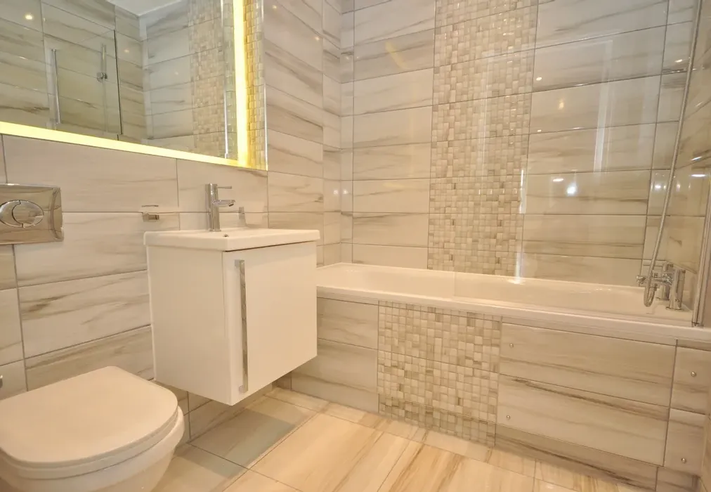 Bathroom - Radford Way, Billericay, CM12 - Wards of Kent