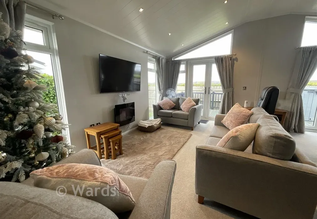 Lounge - Church Lane, East Peckham, Tonbridge, Kent - Wards of Kent