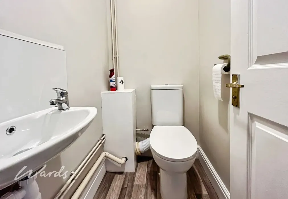 5e647b83-IMG_4930 - Ostlers Court Holborough Road ME6 - Wards of Kent