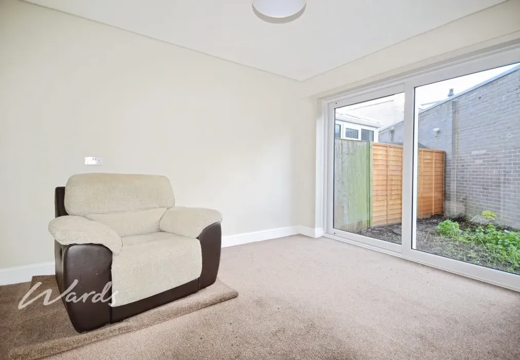 abfc6611-DSC_0078 - Ostlers Court Holborough Road ME6 - Wards of Kent