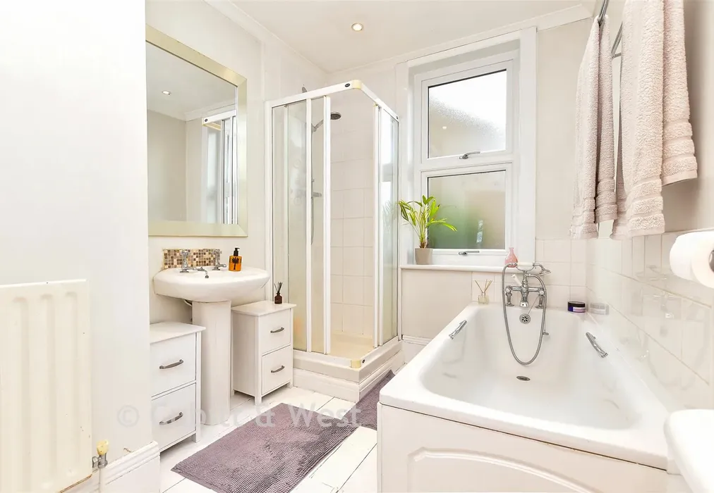Bathroom - Ditchling Road, Brighton, East Sussex - Wards of Kent