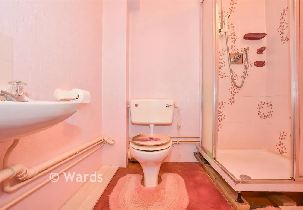 Shower Room - Cavendish Road, Rochester, Kent - Wards of Kent