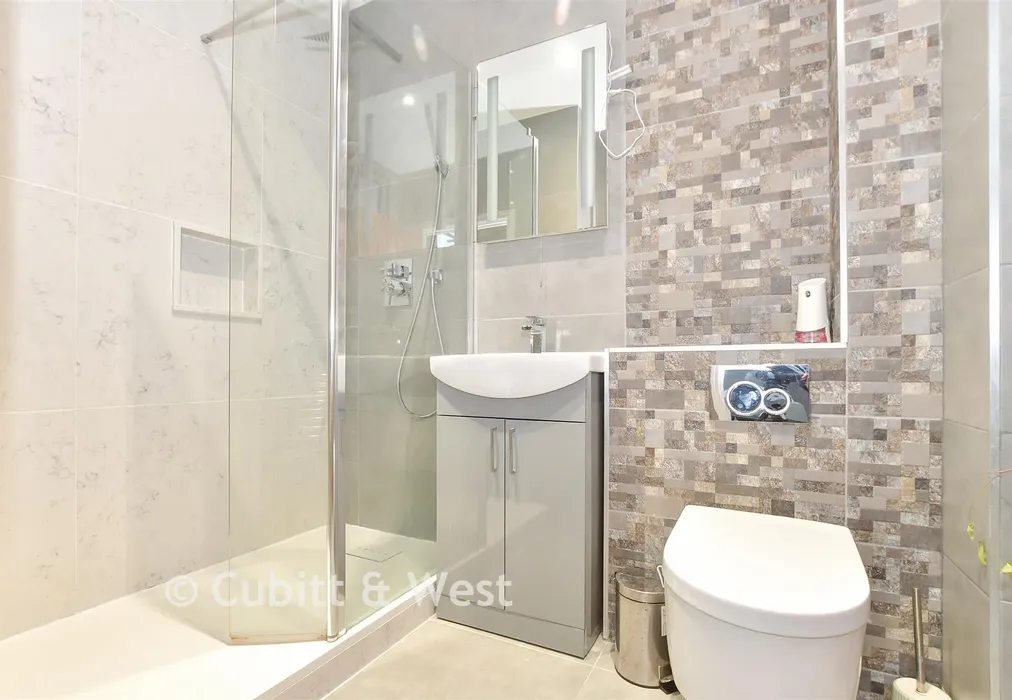 En-Suite Shower Room - London Road, East Grinstead, West Sussex - Wards of Kent