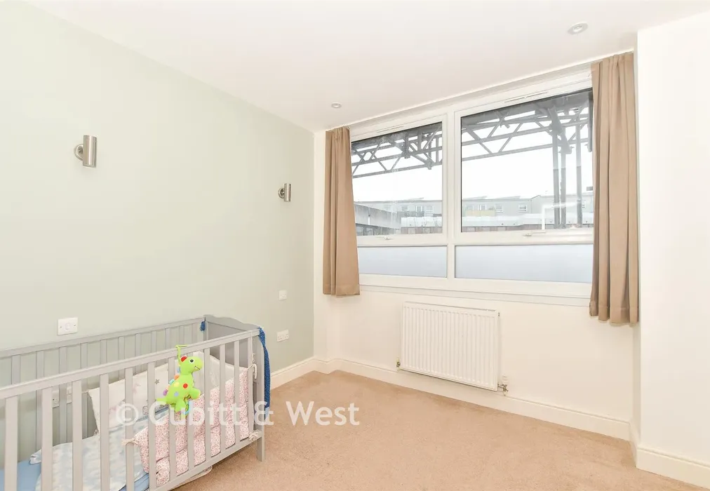 Bedroom 2 - London Road, East Grinstead, West Sussex - Wards of Kent