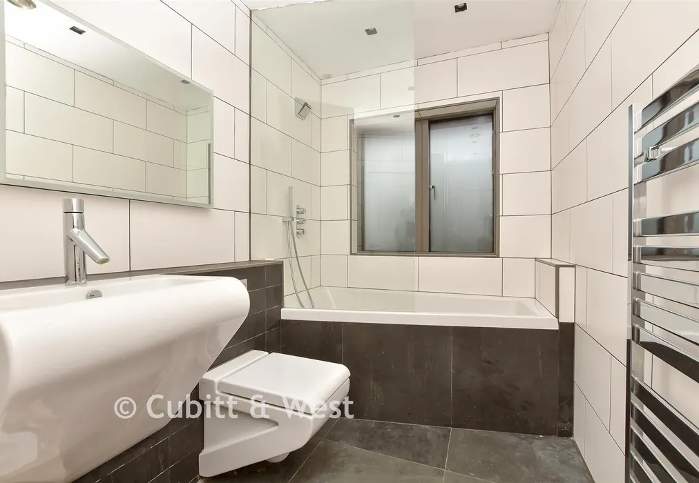 Bathroom - Russell Hill, Purley, Surrey - Wards of Kent