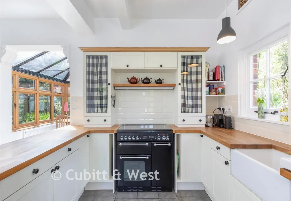 Kitchen - Turners Hill Road, Crawley Down, West Sussex - Wards of Kent