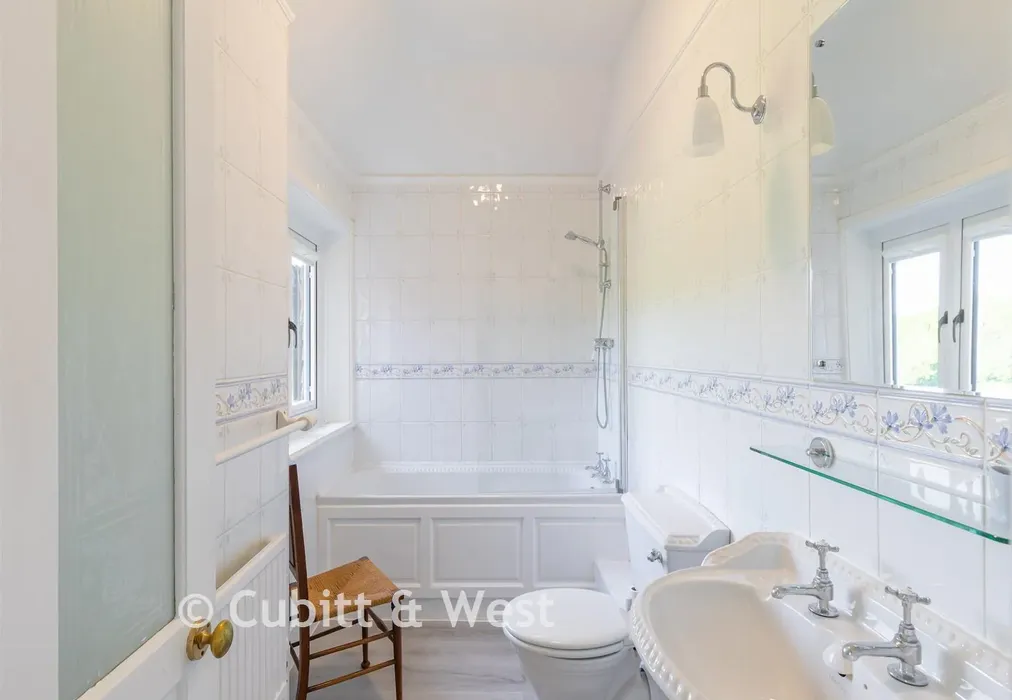Bathroom - Turners Hill Road, Crawley Down, West Sussex - Wards of Kent