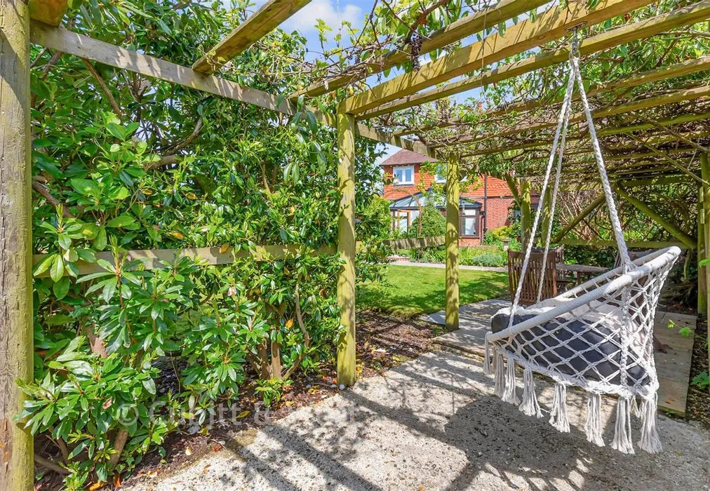 Rear Garden - Turners Hill Road, Crawley Down, West Sussex - Wards of Kent