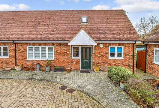 Wightwick Close, Staplehurst, Kent - Wards of Kent