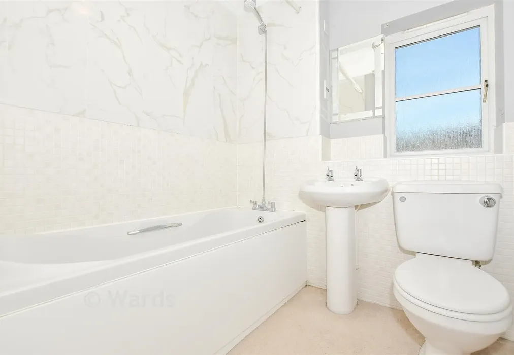Bathroom - Denning Close, Maidstone, Kent - Wards of Kent