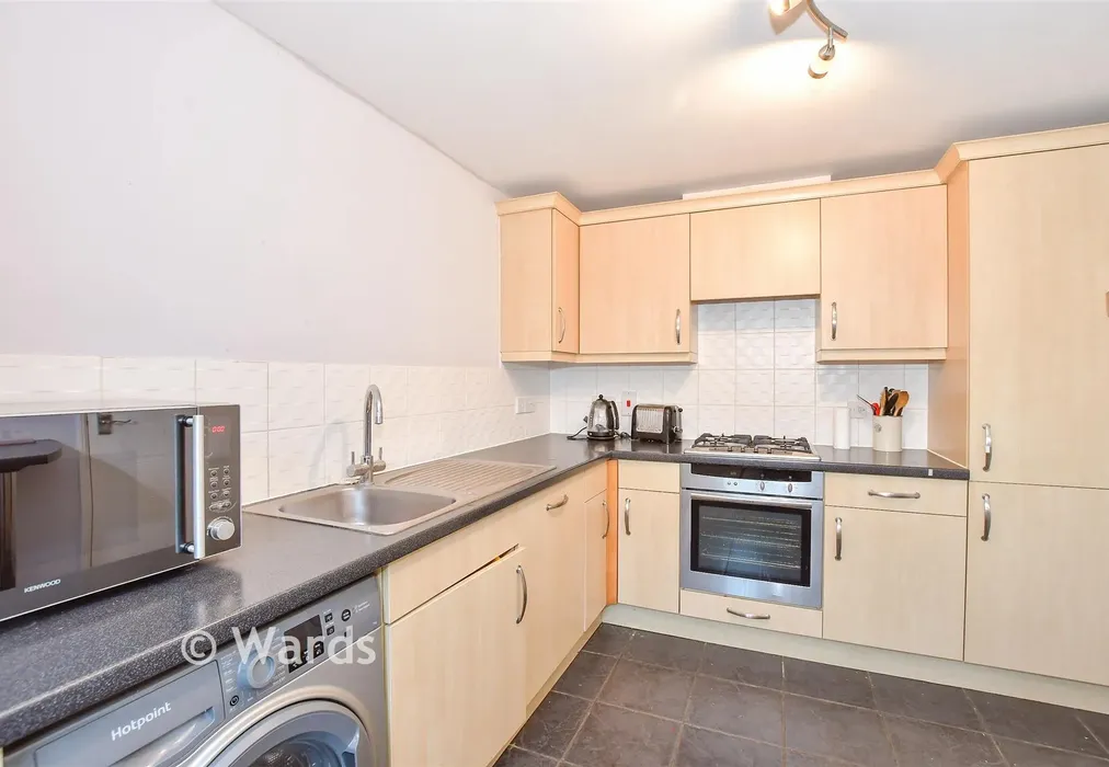 Kitchen - Denning Close, Maidstone, Kent - Wards of Kent
