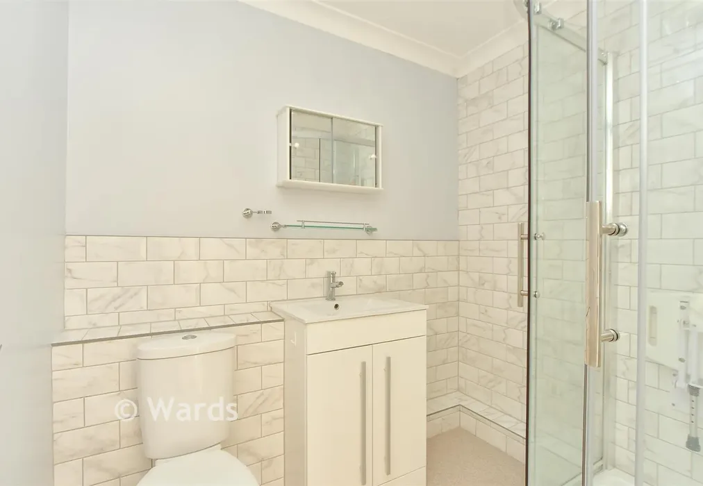 Shower Room - Middle Row, Faversham, Kent - Wards of Kent