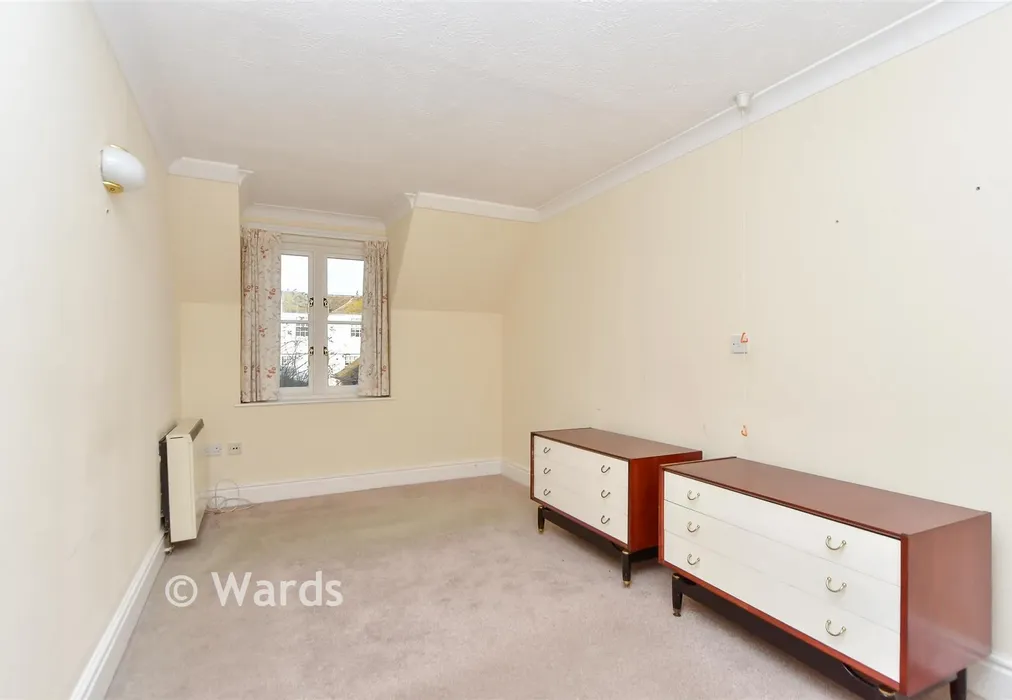 Bedroom 1 - Middle Row, Faversham, Kent - Wards of Kent