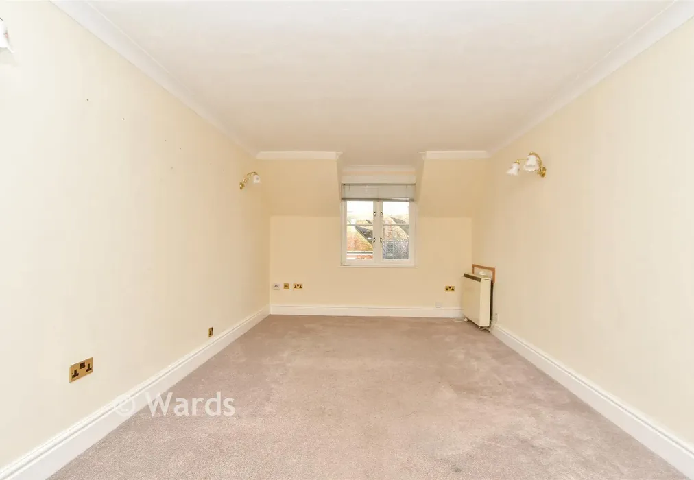 Lounge/Diner - Middle Row, Faversham, Kent - Wards of Kent