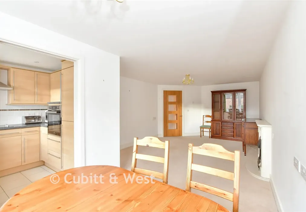 Lounge/Diner - Beaconsfield Road, Waterlooville, Hampshire - Wards of Kent