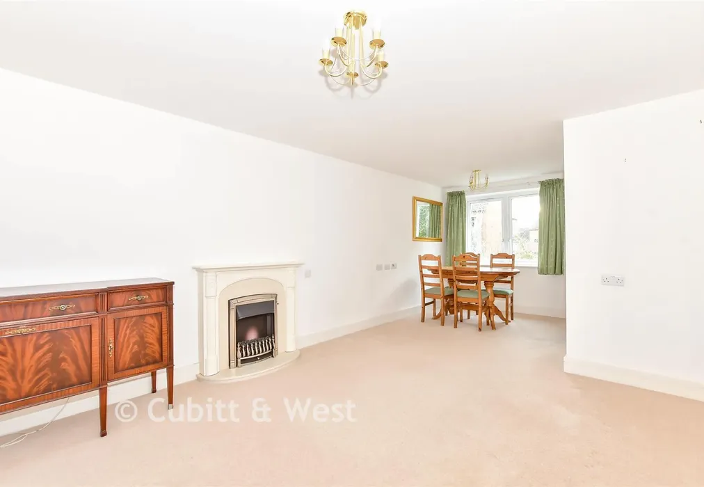Lounge/Diner - Beaconsfield Road, Waterlooville, Hampshire - Wards of Kent