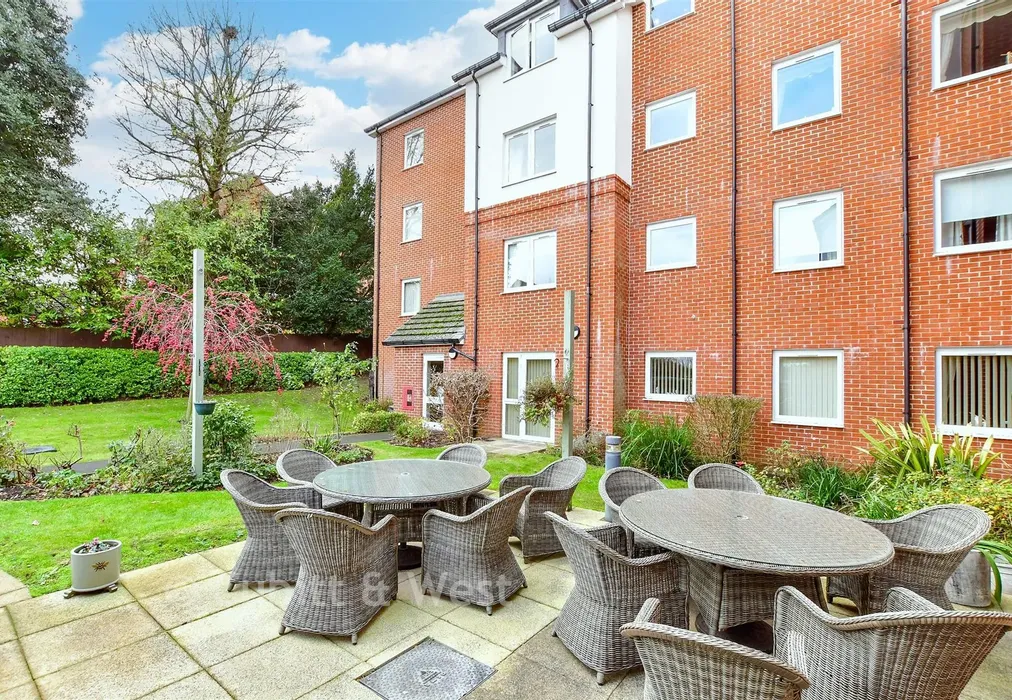 Communal Gardens - Beaconsfield Road, Waterlooville, Hampshire - Wards of Kent