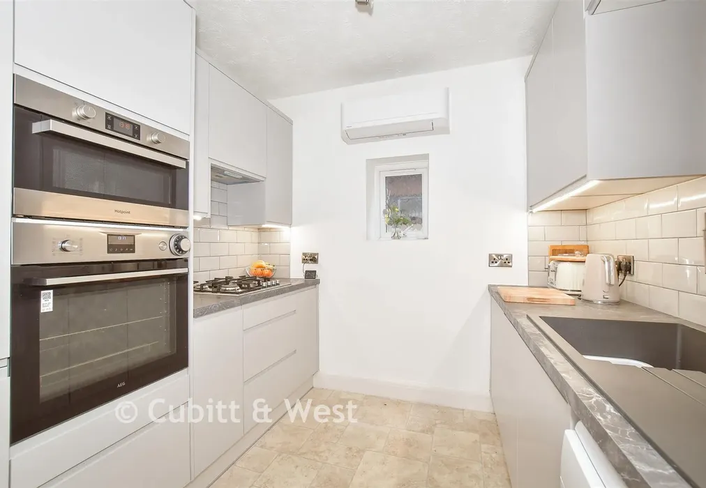 Kitchen - Cleveland Road, Chichester, West Sussex - Wards of Kent