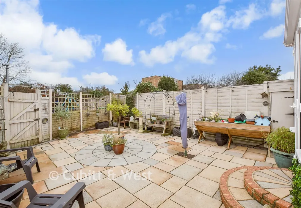 Rear Garden - Cleveland Road, Chichester, West Sussex - Wards of Kent