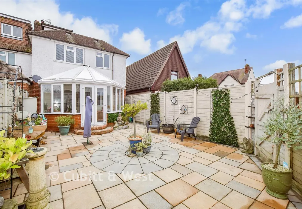 Rear Garden - Cleveland Road, Chichester, West Sussex - Wards of Kent