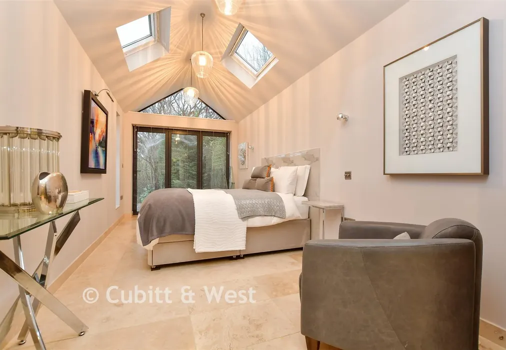 Bedroom 1 - Forest Lane, East Horsley, Leatherhead, Surrey - Wards of Kent