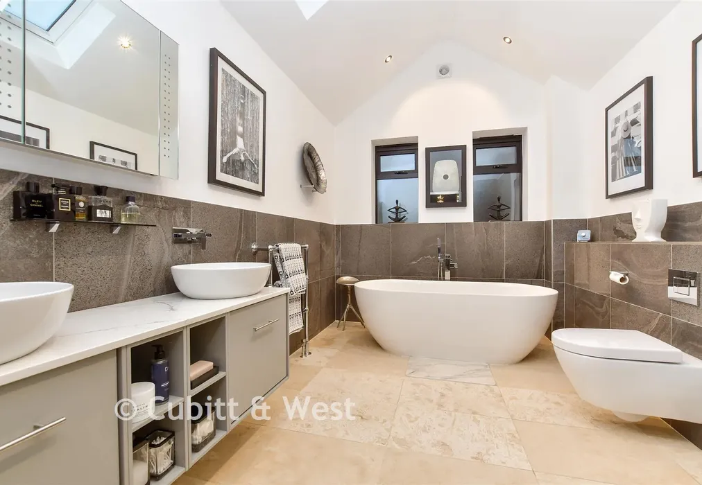 En-Suite Bathroom - Forest Lane, East Horsley, Leatherhead, Surrey - Wards of Kent