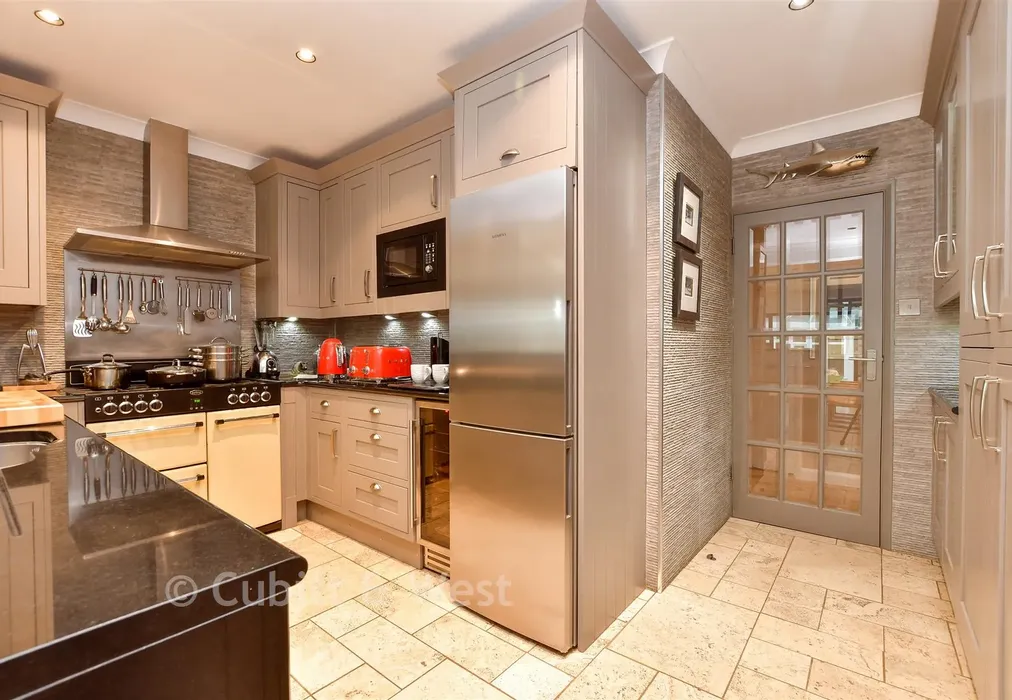 Kitchen/Diner - Forest Lane, East Horsley, Leatherhead, Surrey - Wards of Kent