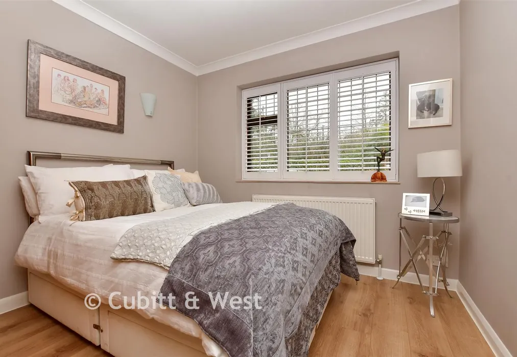 Bedroom 3 - Forest Lane, East Horsley, Leatherhead, Surrey - Wards of Kent