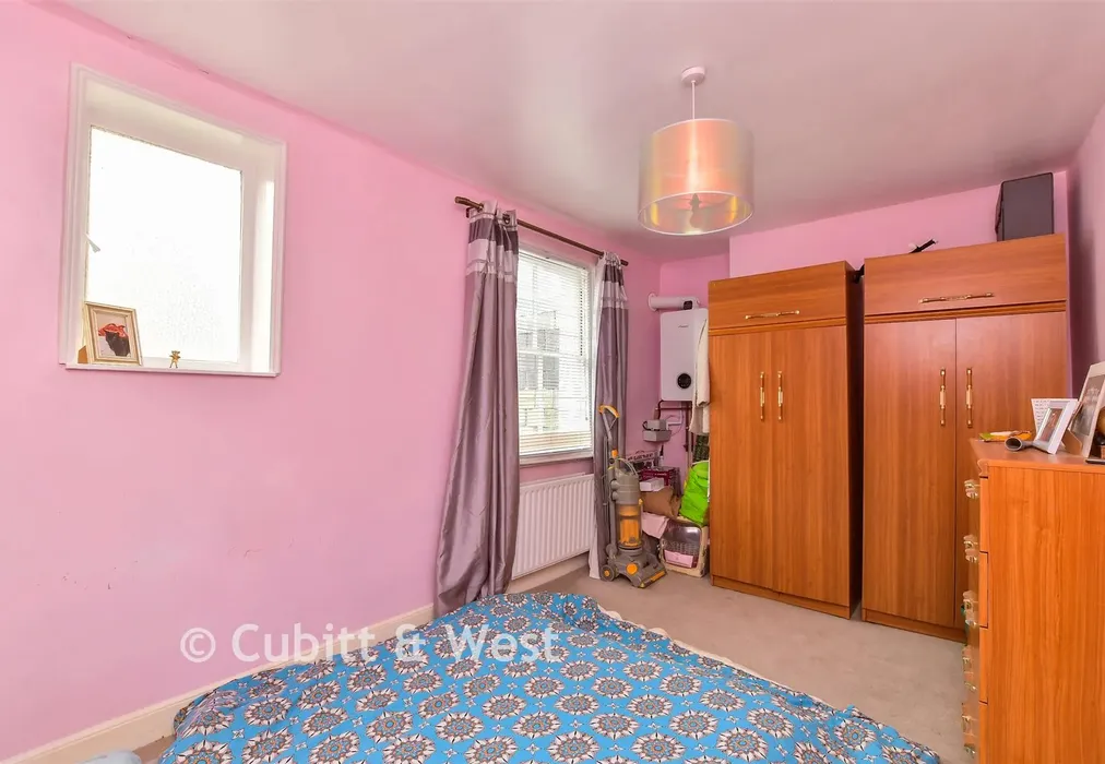 Bedroom 2 - Kensington Place, Brighton, East Sussex - Wards of Kent