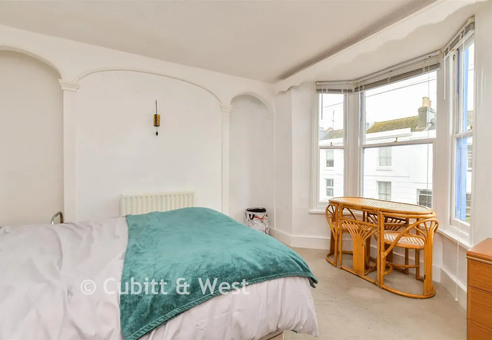 Bedroom 1 - Kensington Place, Brighton, East Sussex - Wards of Kent