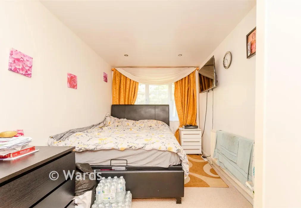 Bedroom 1 - Upper Wickham Lane, Welling, Kent - Wards of Kent