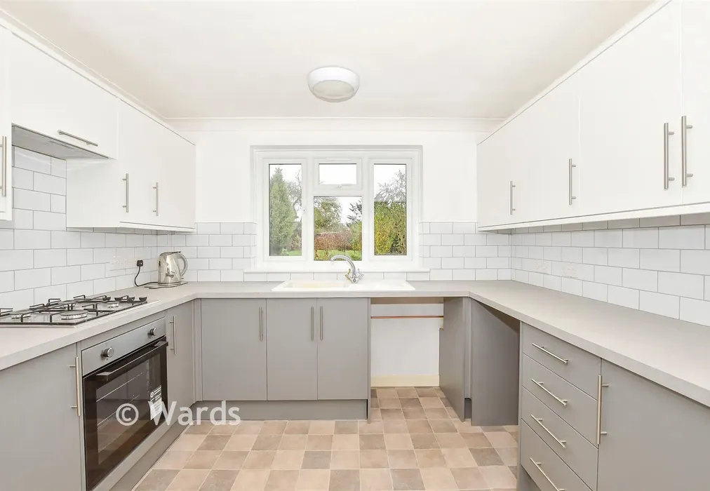 Kitchen - Meadow Walk, Snodland, Kent - Wards of Kent